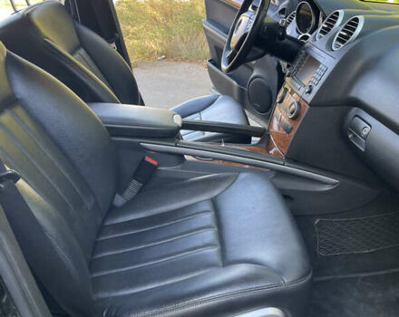 Черный Мерседес М-Класс, объемом двигателя 3.5 л и пробегом 285 тыс. км за 10000 $, фото 5 на Automoto.ua