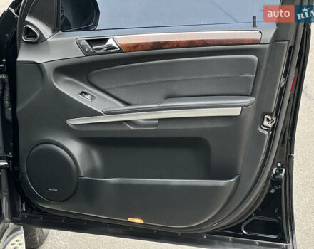 Черный Мерседес М-Класс, объемом двигателя 3.5 л и пробегом 265 тыс. км за 14300 $, фото 63 на Automoto.ua