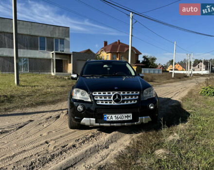 Черный Мерседес М-Класс, объемом двигателя 5.5 л и пробегом 310 тыс. км за 14000 $, фото 6 на Automoto.ua