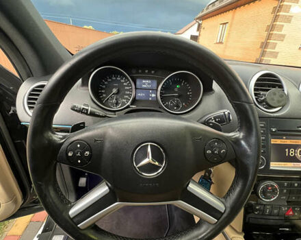 Черный Мерседес М-Класс, объемом двигателя 3 л и пробегом 280 тыс. км за 16100 $, фото 16 на Automoto.ua