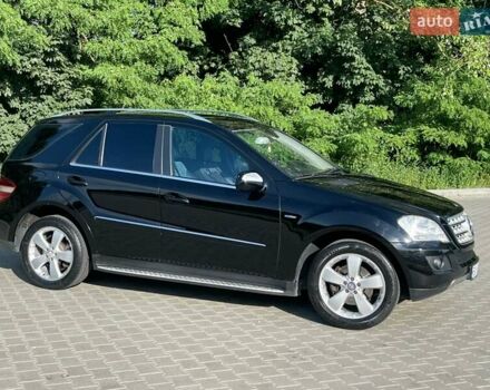 Черный Мерседес М-Класс, объемом двигателя 3 л и пробегом 445 тыс. км за 14000 $, фото 2 на Automoto.ua