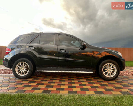 Черный Мерседес М-Класс, объемом двигателя 3 л и пробегом 280 тыс. км за 16100 $, фото 7 на Automoto.ua