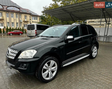 Черный Мерседес М-Класс, объемом двигателя 3 л и пробегом 170 тыс. км за 4294 $, фото 2 на Automoto.ua