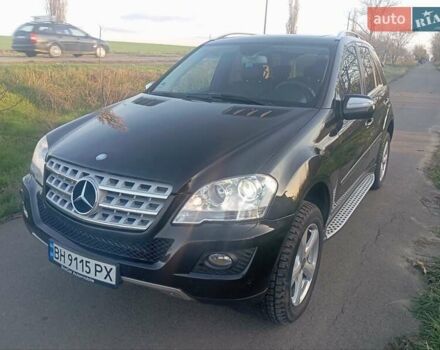 Черный Мерседес М-Класс, объемом двигателя 2.99 л и пробегом 320 тыс. км за 15000 $, фото 1 на Automoto.ua