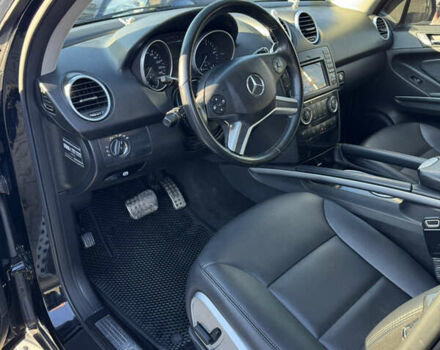 Черный Мерседес М-Класс, объемом двигателя 2.99 л и пробегом 271 тыс. км за 14900 $, фото 22 на Automoto.ua