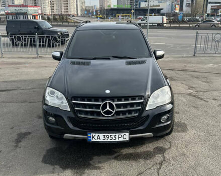 Черный Мерседес М-Класс, объемом двигателя 2.99 л и пробегом 300 тыс. км за 13200 $, фото 1 на Automoto.ua
