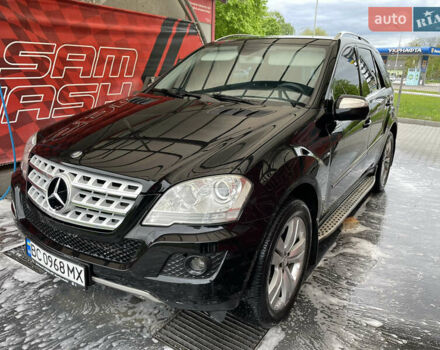 Черный Мерседес М-Класс, объемом двигателя 2.99 л и пробегом 275 тыс. км за 13499 $, фото 1 на Automoto.ua