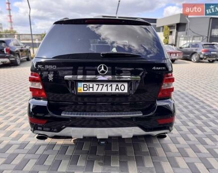 Черный Мерседес М-Класс, объемом двигателя 5.5 л и пробегом 133 тыс. км за 16000 $, фото 1 на Automoto.ua