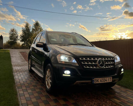 Черный Мерседес М-Класс, объемом двигателя 3 л и пробегом 280 тыс. км за 16100 $, фото 4 на Automoto.ua