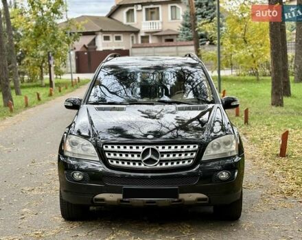 Черный Мерседес М-Класс, объемом двигателя 3.5 л и пробегом 174 тыс. км за 10650 $, фото 1 на Automoto.ua