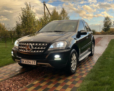 Черный Мерседес М-Класс, объемом двигателя 3 л и пробегом 280 тыс. км за 16100 $, фото 5 на Automoto.ua