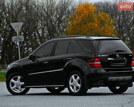 Черный Мерседес М-Класс, объемом двигателя 3 л и пробегом 147 тыс. км за 13200 $, фото 1 на Automoto.ua
