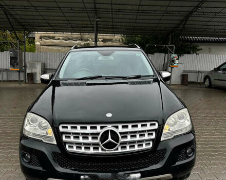 Черный Мерседес М-Класс, объемом двигателя 3 л и пробегом 170 тыс. км за 4294 $, фото 1 на Automoto.ua