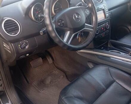 Черный Мерседес М-Класс, объемом двигателя 2.99 л и пробегом 320 тыс. км за 15000 $, фото 8 на Automoto.ua