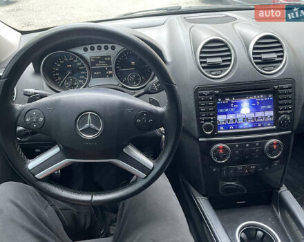 Черный Мерседес М-Класс, объемом двигателя 2.99 л и пробегом 275 тыс. км за 13499 $, фото 6 на Automoto.ua