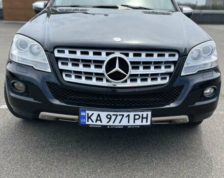 Черный Мерседес М-Класс, объемом двигателя 3.5 л и пробегом 230 тыс. км за 13500 $, фото 2 на Automoto.ua