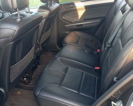 Черный Мерседес М-Класс, объемом двигателя 2.99 л и пробегом 320 тыс. км за 15000 $, фото 11 на Automoto.ua