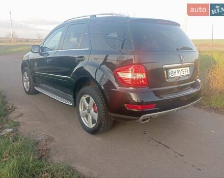 Черный Мерседес М-Класс, объемом двигателя 2.99 л и пробегом 320 тыс. км за 15000 $, фото 4 на Automoto.ua