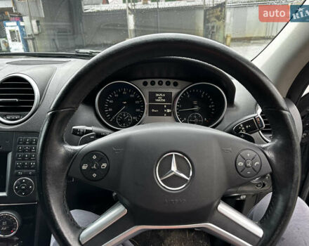 Черный Мерседес М-Класс, объемом двигателя 3 л и пробегом 170 тыс. км за 4294 $, фото 7 на Automoto.ua