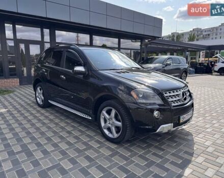 Черный Мерседес М-Класс, объемом двигателя 5.5 л и пробегом 133 тыс. км за 16000 $, фото 6 на Automoto.ua