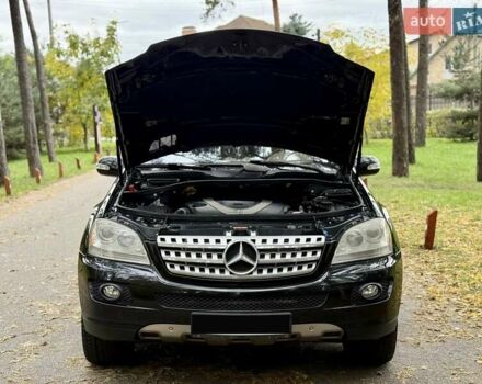 Черный Мерседес М-Класс, объемом двигателя 3.5 л и пробегом 174 тыс. км за 10650 $, фото 12 на Automoto.ua