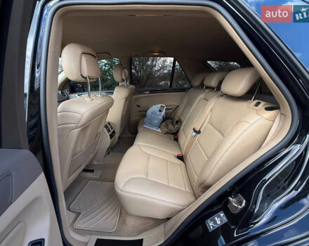 Черный Мерседес М-Класс, объемом двигателя 3.5 л и пробегом 225 тыс. км за 14000 $, фото 11 на Automoto.ua