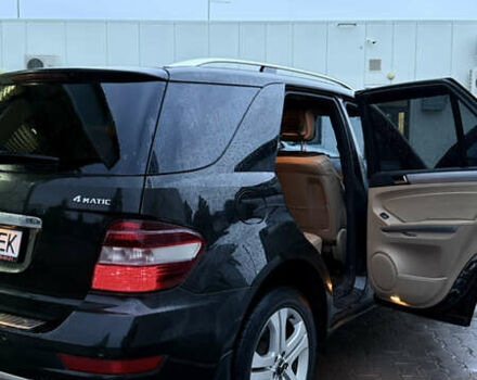 Чорний Мерседес М-Клас, об'ємом двигуна 3 л та пробігом 256 тис. км за 15200 $, фото 7 на Automoto.ua