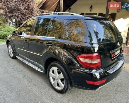 Черный Мерседес М-Класс, объемом двигателя 2.99 л и пробегом 240 тыс. км за 16600 $, фото 3 на Automoto.ua
