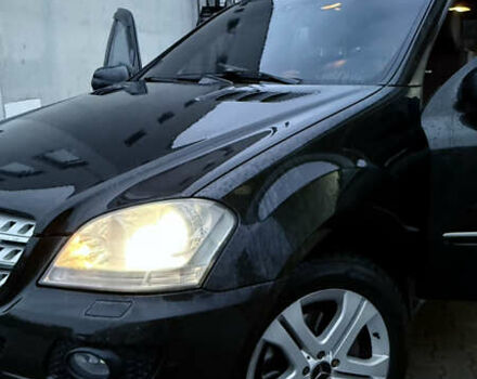 Чорний Мерседес М-Клас, об'ємом двигуна 3 л та пробігом 256 тис. км за 15200 $, фото 1 на Automoto.ua