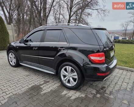 Черный Мерседес М-Класс, объемом двигателя 3 л и пробегом 334 тыс. км за 17300 $, фото 4 на Automoto.ua