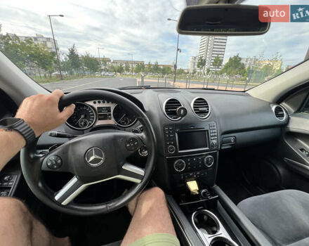 Черный Мерседес М-Класс, объемом двигателя 2.99 л и пробегом 250 тыс. км за 17500 $, фото 44 на Automoto.ua