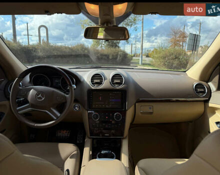 Черный Мерседес М-Класс, объемом двигателя 3.5 л и пробегом 225 тыс. км за 14000 $, фото 17 на Automoto.ua