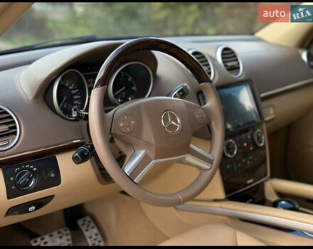 Черный Мерседес М-Класс, объемом двигателя 3.5 л и пробегом 225 тыс. км за 14000 $, фото 13 на Automoto.ua