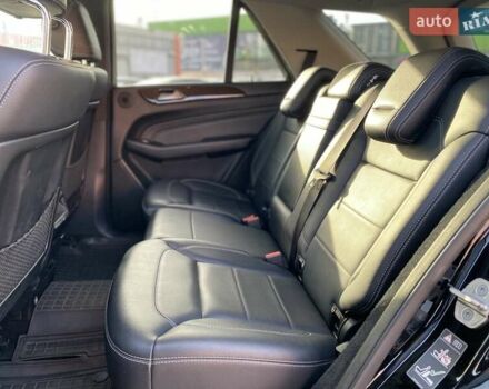 Черный Мерседес М-Класс, объемом двигателя 3 л и пробегом 145 тыс. км за 19990 $, фото 13 на Automoto.ua