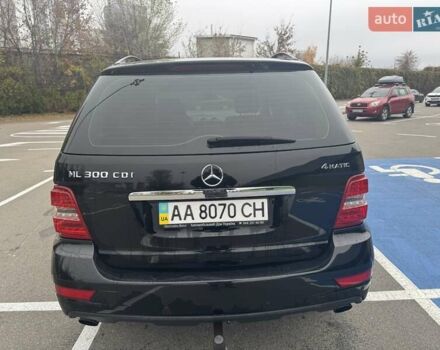 Черный Мерседес М-Класс, объемом двигателя 3 л и пробегом 307 тыс. км за 17000 $, фото 4 на Automoto.ua