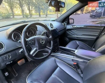 Черный Мерседес М-Класс, объемом двигателя 2.99 л и пробегом 222 тыс. км за 18500 $, фото 18 на Automoto.ua