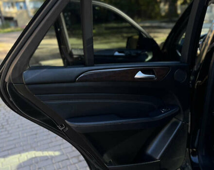 Черный Мерседес М-Класс, объемом двигателя 3 л и пробегом 260 тыс. км за 20500 $, фото 4 на Automoto.ua