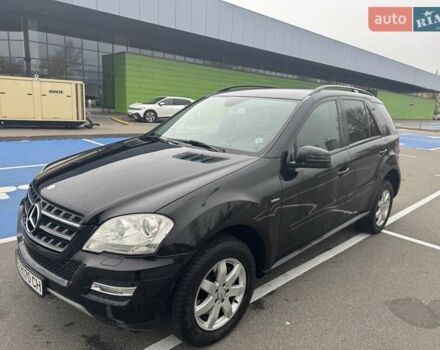 Черный Мерседес М-Класс, объемом двигателя 3 л и пробегом 307 тыс. км за 17000 $, фото 1 на Automoto.ua