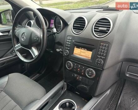 Чорний Мерседес М-Клас, об'ємом двигуна 3 л та пробігом 307 тис. км за 13800 $, фото 35 на Automoto.ua