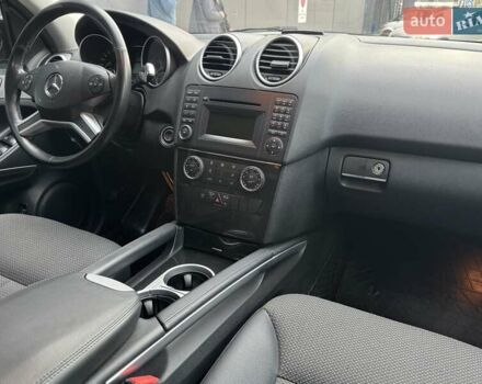 Чорний Мерседес М-Клас, об'ємом двигуна 3 л та пробігом 307 тис. км за 14750 $, фото 19 на Automoto.ua