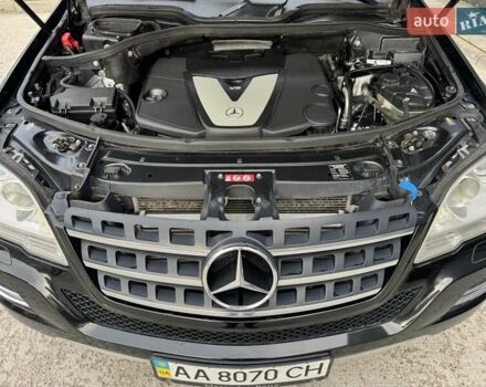 Чорний Мерседес М-Клас, об'ємом двигуна 3 л та пробігом 307 тис. км за 14750 $, фото 61 на Automoto.ua