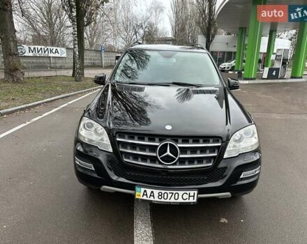 Чорний Мерседес М-Клас, об'ємом двигуна 3 л та пробігом 307 тис. км за 13800 $, фото 4 на Automoto.ua