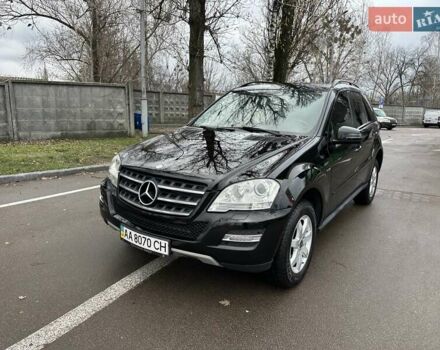 Чорний Мерседес М-Клас, об'ємом двигуна 3 л та пробігом 307 тис. км за 13800 $, фото 1 на Automoto.ua