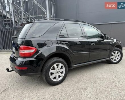 Чорний Мерседес М-Клас, об'ємом двигуна 3 л та пробігом 307 тис. км за 14750 $, фото 4 на Automoto.ua