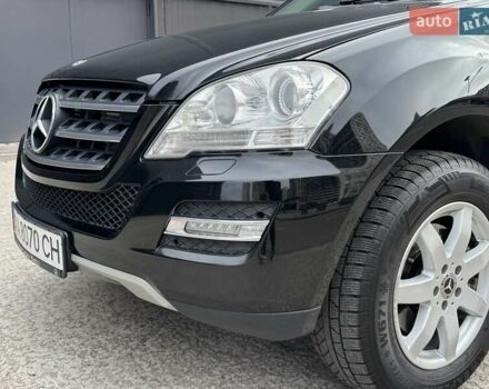 Чорний Мерседес М-Клас, об'ємом двигуна 3 л та пробігом 307 тис. км за 14750 $, фото 50 на Automoto.ua