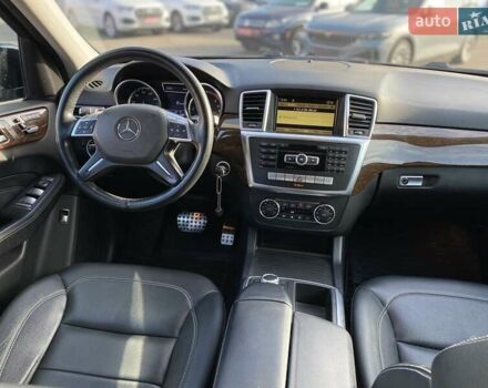 Черный Мерседес М-Класс, объемом двигателя 3 л и пробегом 145 тыс. км за 19990 $, фото 15 на Automoto.ua