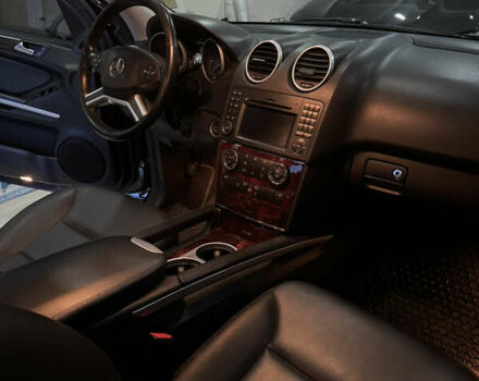 Черный Мерседес М-Класс, объемом двигателя 2.99 л и пробегом 184 тыс. км за 16000 $, фото 13 на Automoto.ua