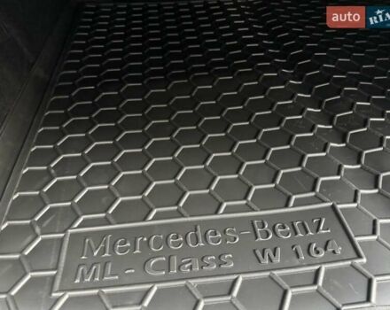 Чорний Мерседес М-Клас, об'ємом двигуна 3 л та пробігом 307 тис. км за 14750 $, фото 35 на Automoto.ua