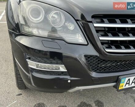 Черный Мерседес М-Класс, объемом двигателя 3.5 л и пробегом 128 тыс. км за 15200 $, фото 11 на Automoto.ua