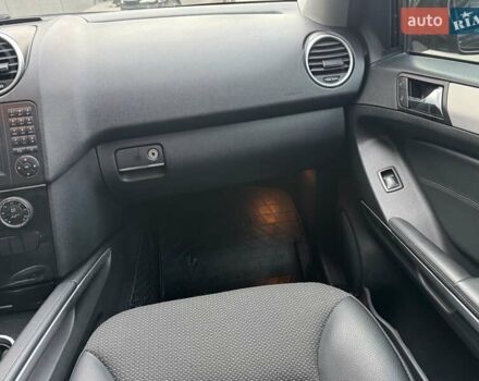Чорний Мерседес М-Клас, об'ємом двигуна 3 л та пробігом 307 тис. км за 14750 $, фото 24 на Automoto.ua